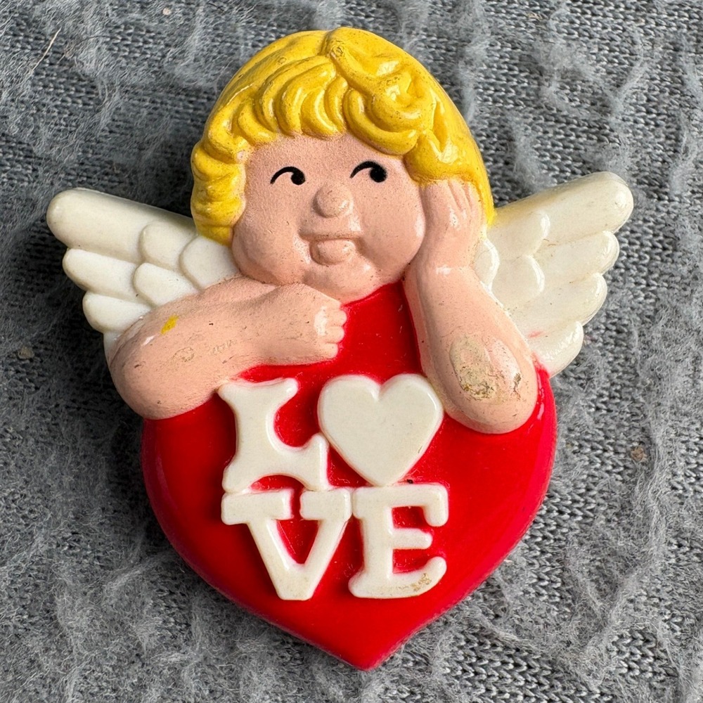 Vintage Avon Cherub Angel Heart LOVE Brooch Pin Red White Plastic Hong Kong